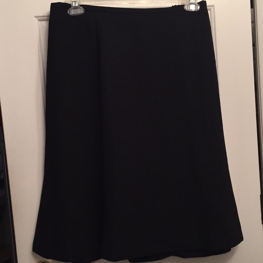 Black flute bottom skirt